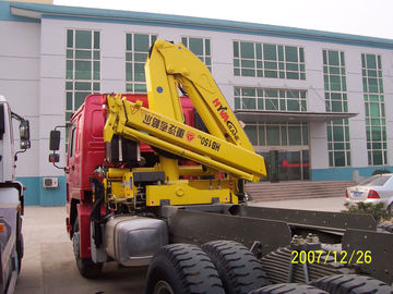 Sinotruk Tractor Truck Mounted Cranes Peralatan 336hp 6 × 4 XCMG12 Ton Crane