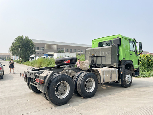Euro2 sinotruk Howo 10 Roda Truk Penggerak Utama 371Hp truk traktor 50 ton