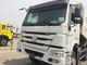 Warna Putih Sinotruk Howo7 Heavy Duty Dump Truck 40T 20M3 Kapasitas LHD HYVA Lifting